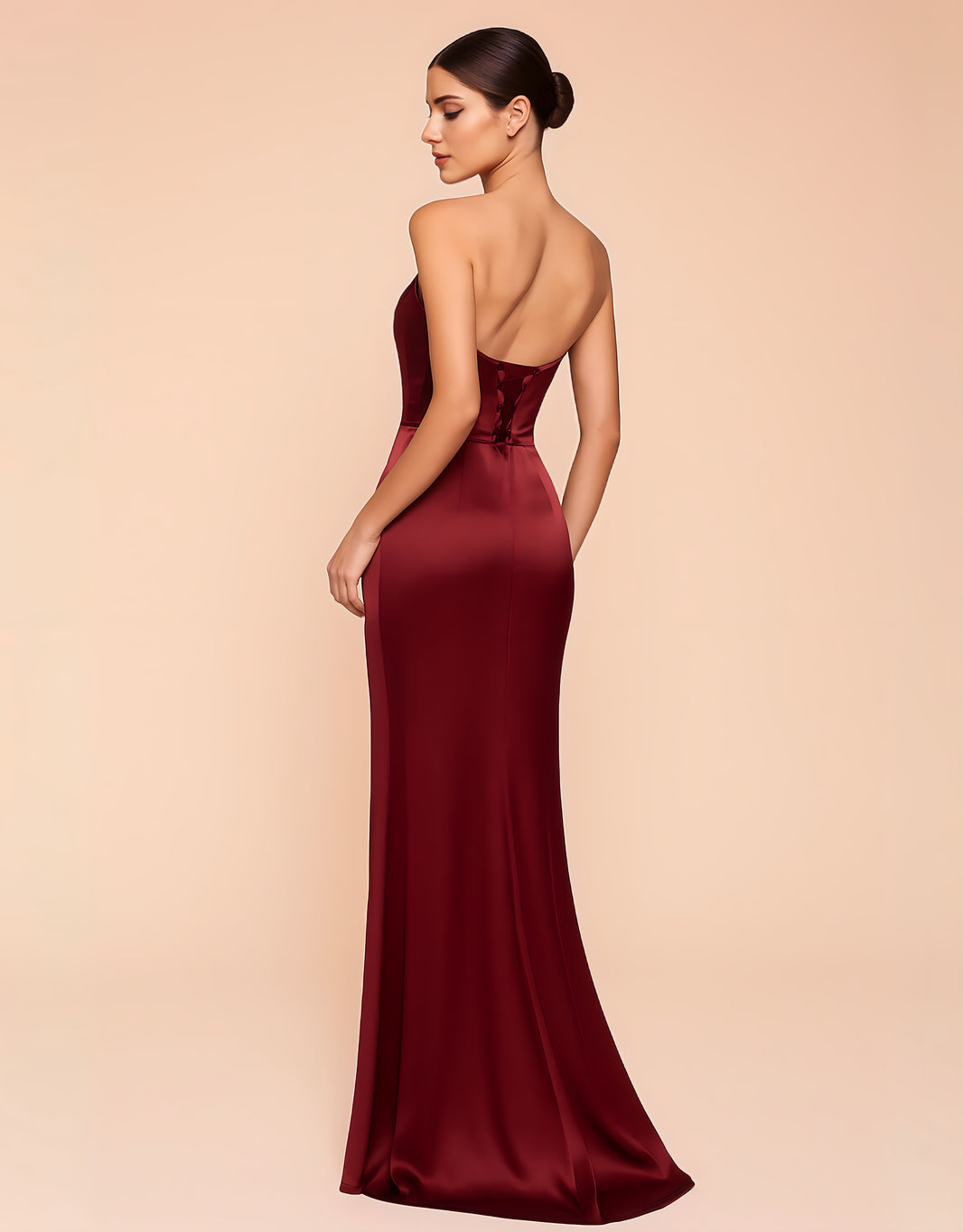 image Schulterfreies, figurbetontes Satin-Abendkleid mit Beinschlitz und Rückenschnürung | Bordeaux