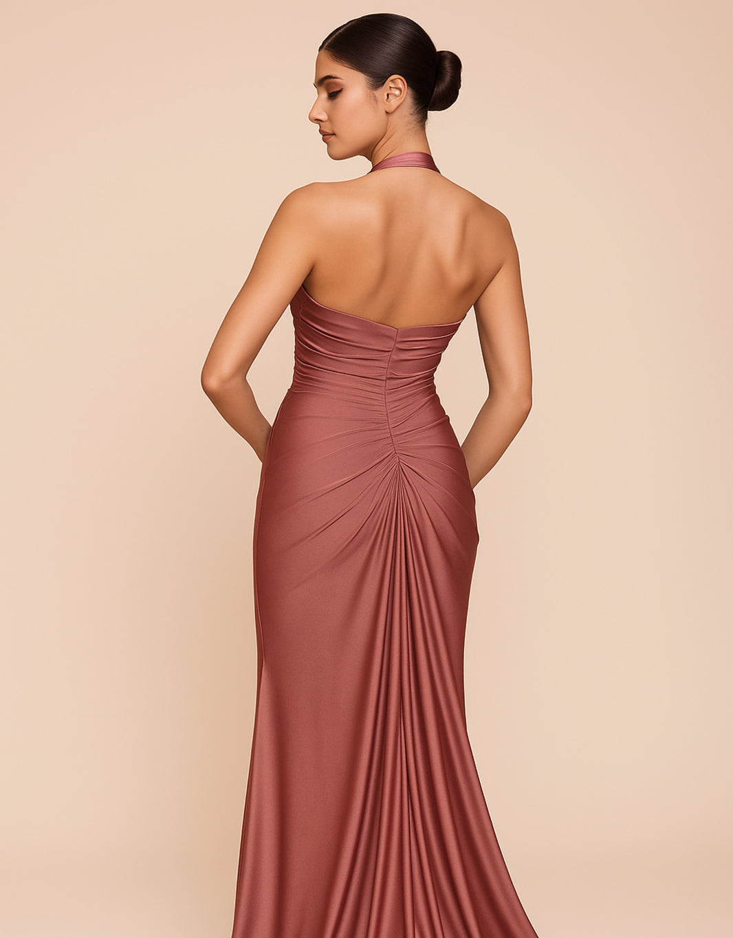 image Elegantes Neckholder-Abendkleid mit Herzausschnitt, Drapierung & Schleppe | Sienna Rose