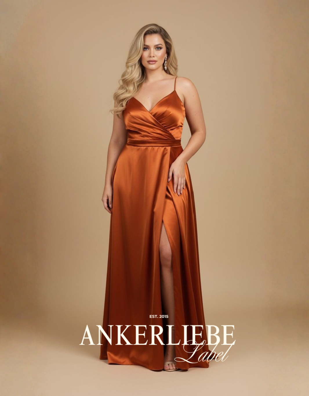 abendkleid mit v-ausschnitt, beinschlitz und rückenschnürung | rost - QS