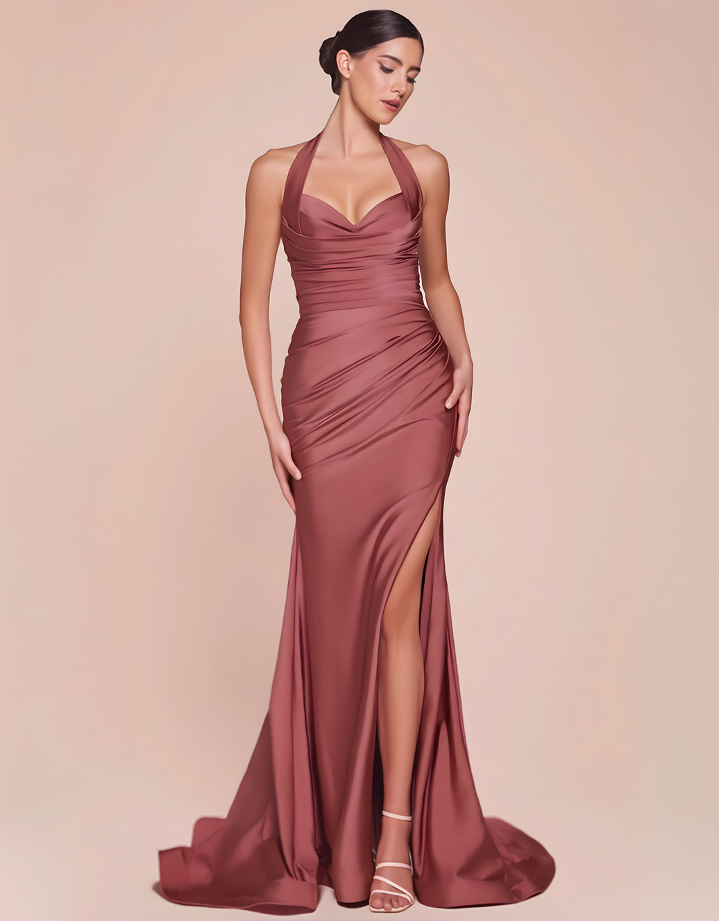 Elegantes Neckholder-Abendkleid mit Herzausschnitt, Drapierung & Schleppe | Sienna Rose