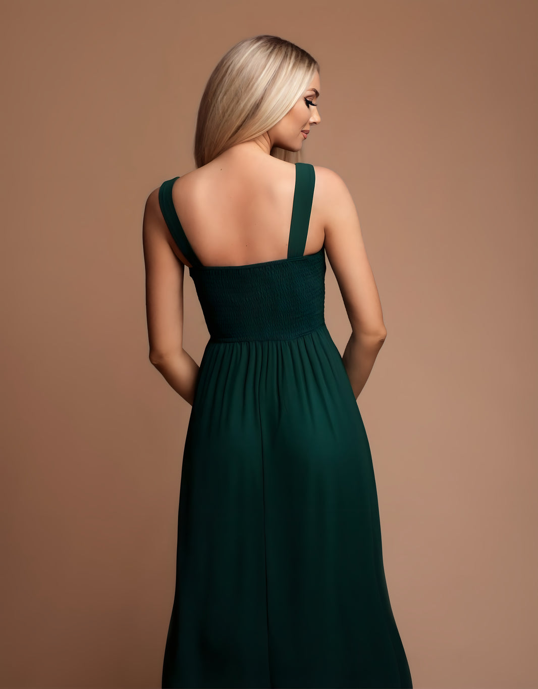 image Elegantes Abendkleid mit V-Ausschnitt, Beinschlitz & flexiblem Rücken | Smaragd
