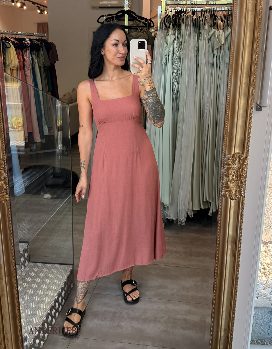 Midi-Sommerkleid mit flexiblen Rücken | dunkles blush