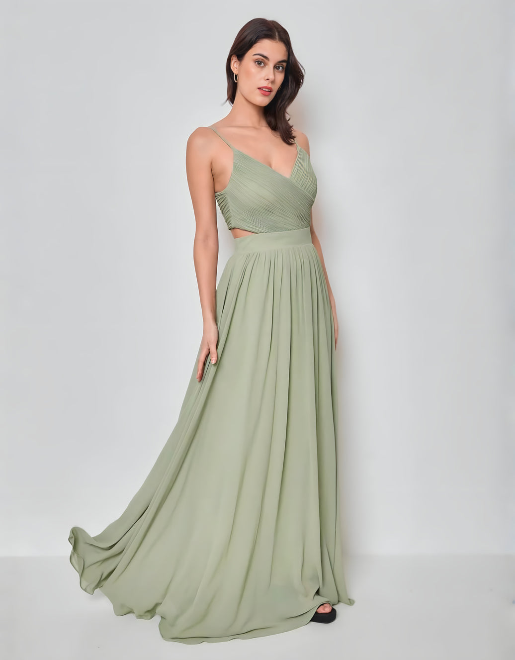 Abendkleid mit Cut-Outs, strukturiertem Oberteil und fließendem Rock | Salbei