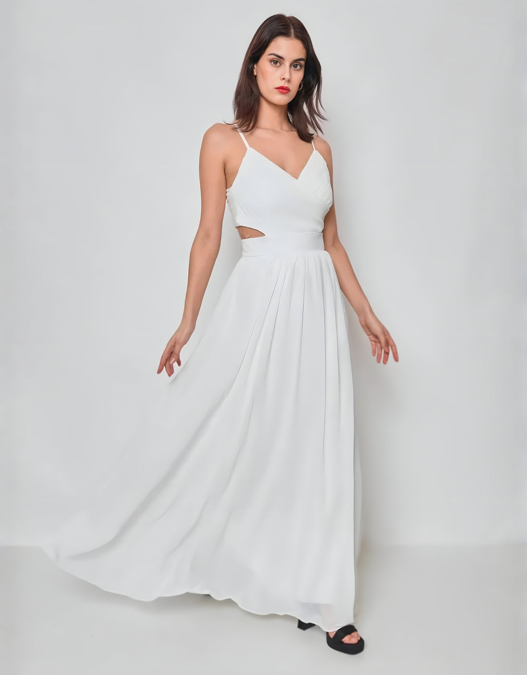 Abendkleid mit Cut-outs, strukturiertem Oberteil und fließendem Rock | Weiß