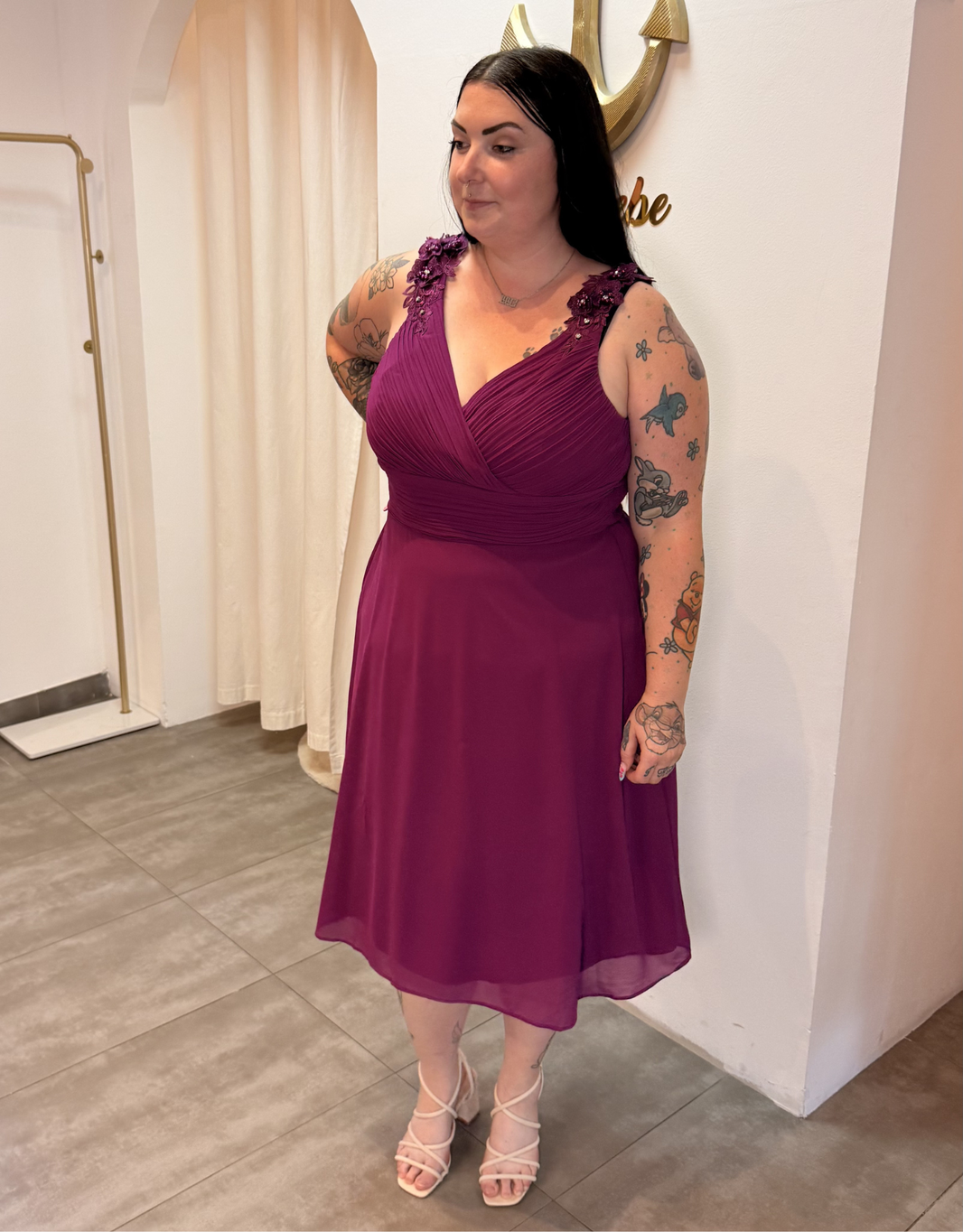 image cocktailkleid mit 3d-blumen und fließendem rock | violett - QS