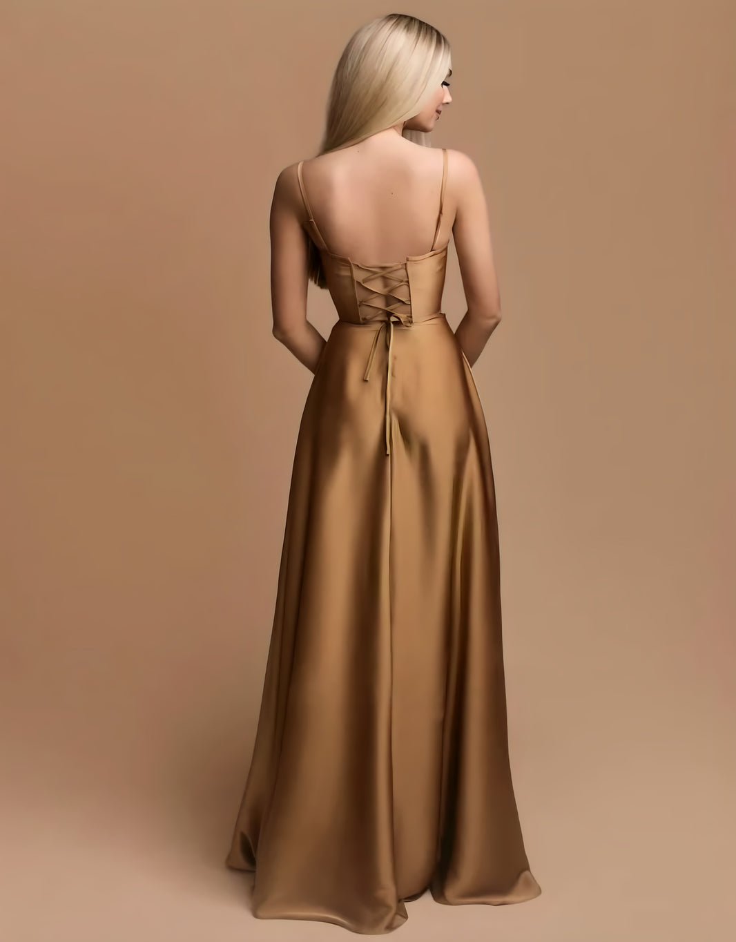 image Abendkleid mit Corsage, Rückenschnürung und hohem Beinschlitz | Gold