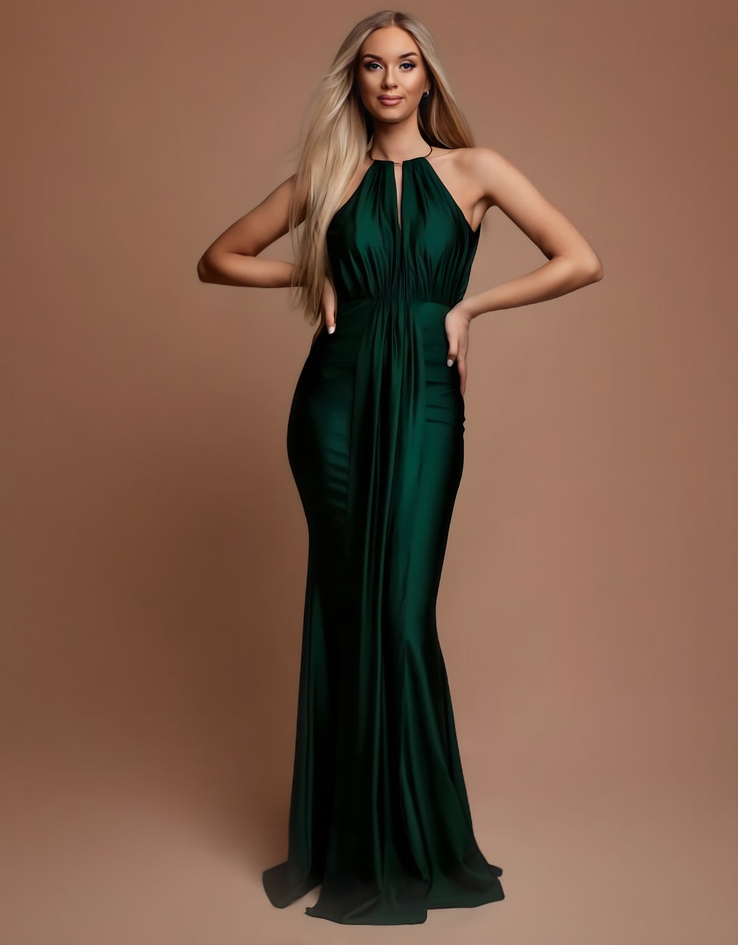 Mermaid-Abendkleid mit Neckholder, Rückenausschnitt und Drapierung | Smaragd