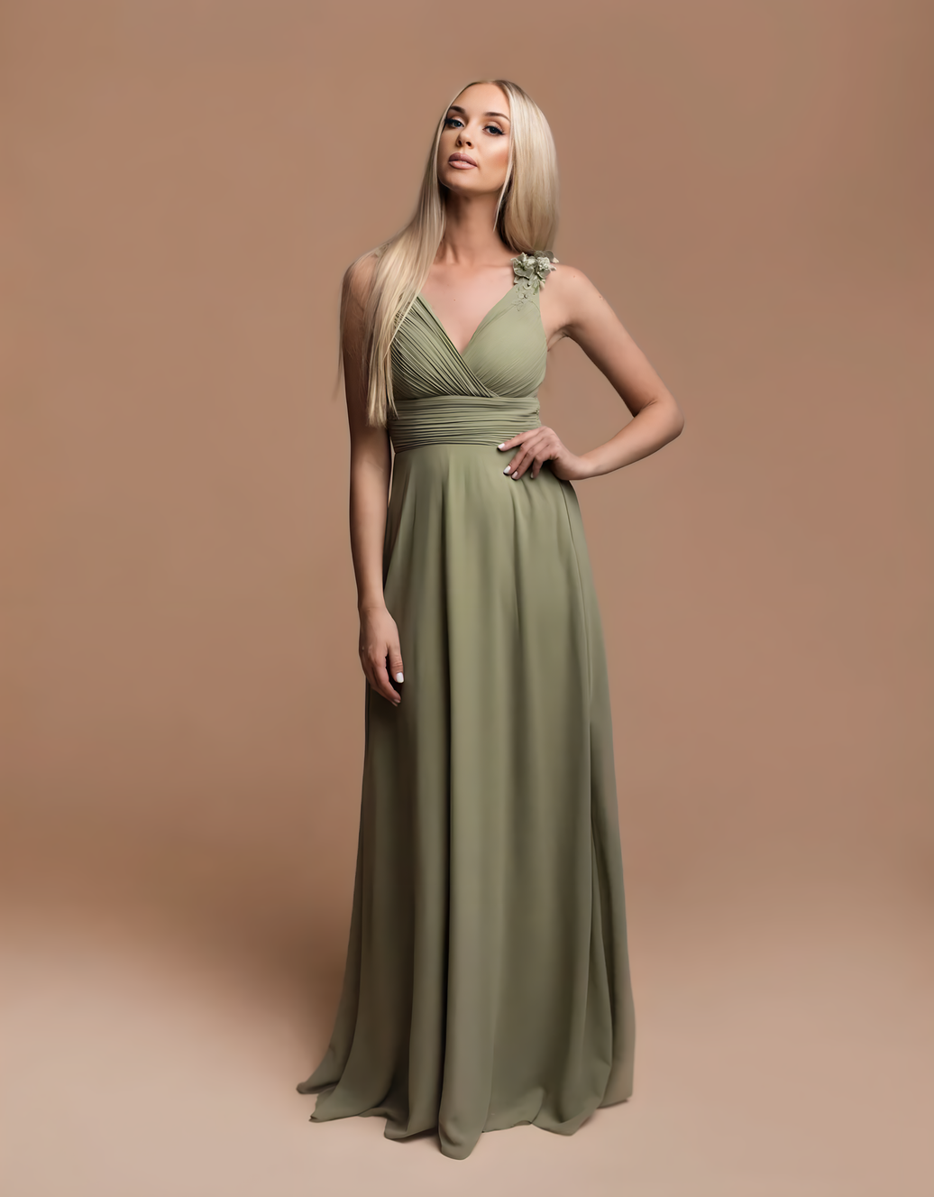 Elegantes Abendkleid mit V-Ausschnitt mit Wickeloptik & bestickten Trägern | Salbei
