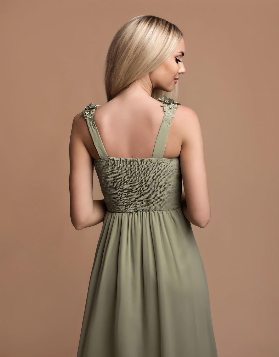 image Elegantes Abendkleid mit V-Ausschnitt mit Wickeloptik & bestickten Trägern | Salbei