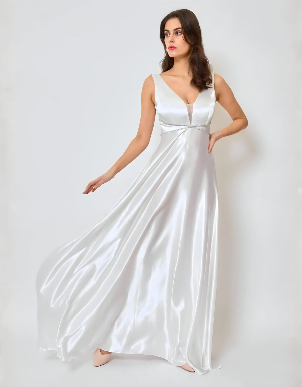 Fließendes Abendkleid mit tiefem V-Ausschnitt und Glitzerdetails | Weiß