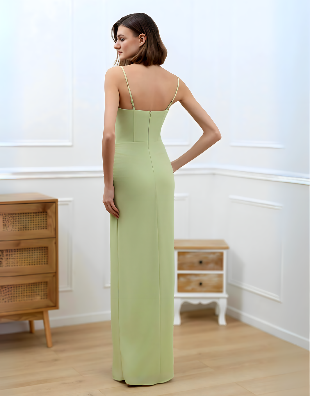 image Figurbetontes Abendkleid mit Corsagenoberteil, Spaghettiträgern, Drapierung und Beinschlitz | Apfelgrün