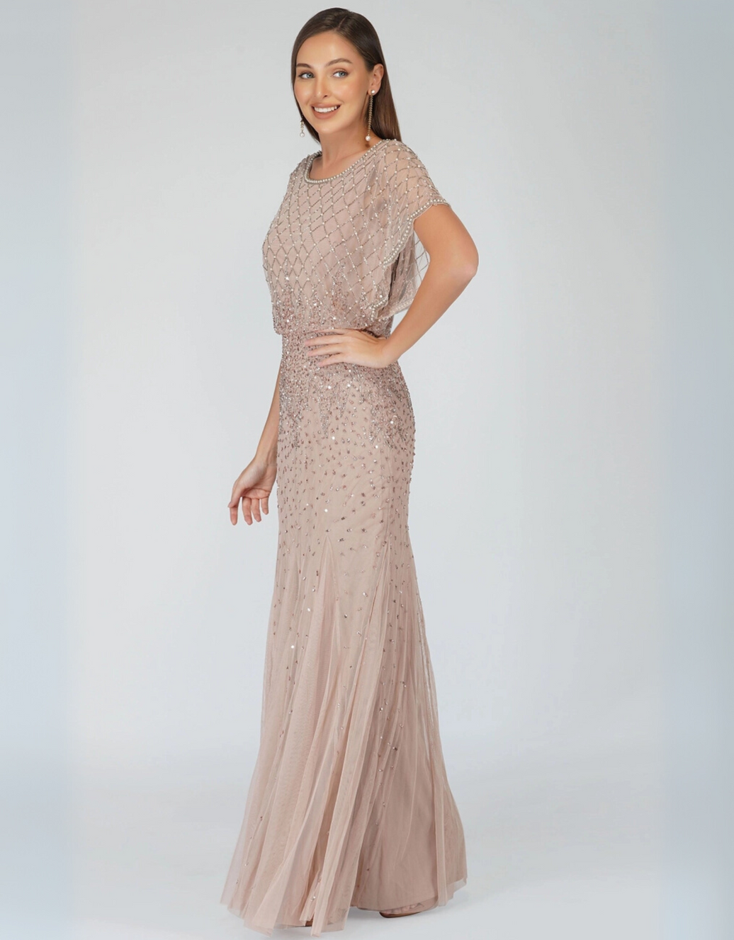 Figurbetontes Maxikleid im Mermaid-Style mit Tüll, Perlenstickerei und leichten Ärmeln | Zartrosa