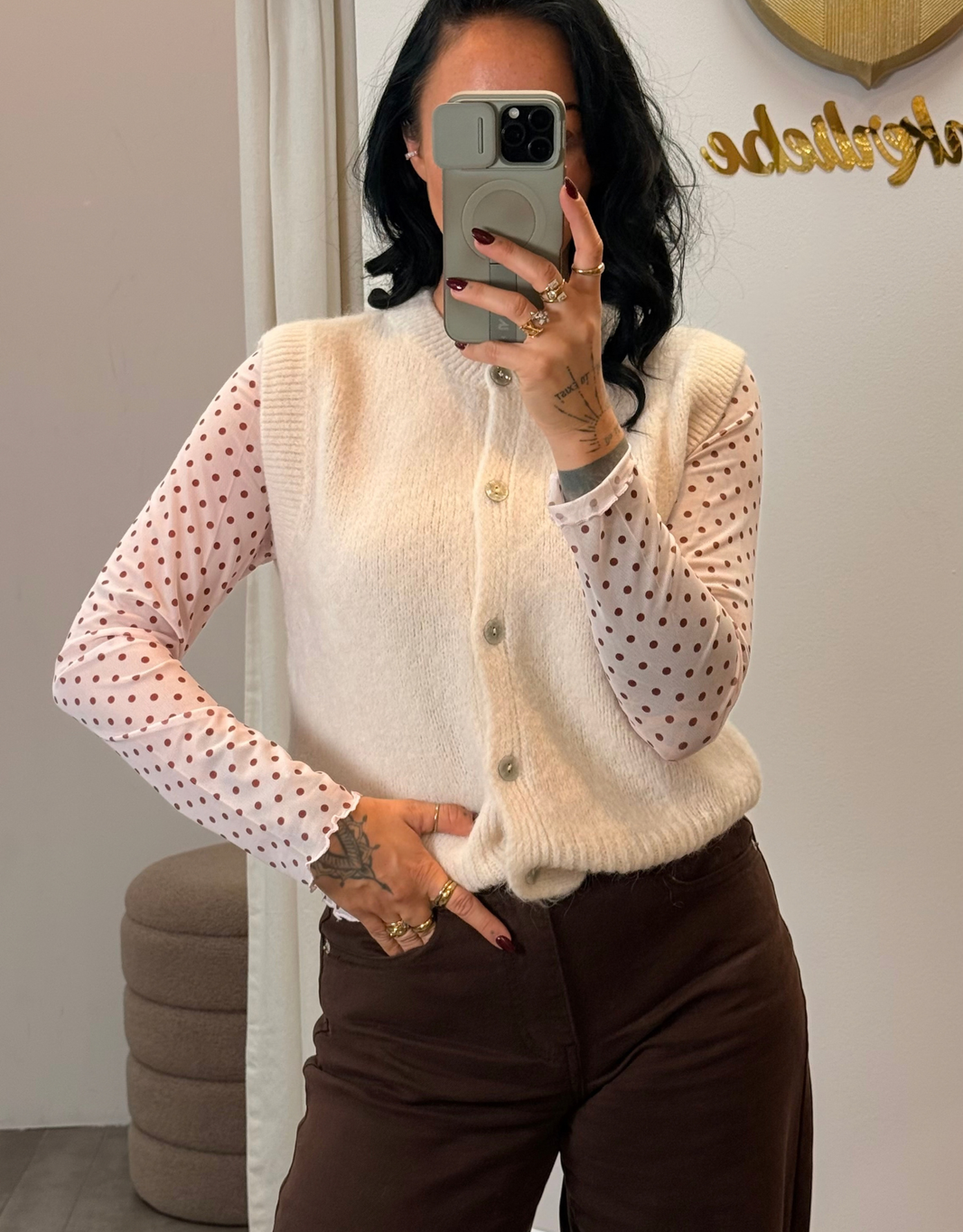 image flauschige mohair weste mit knöpfen | creme