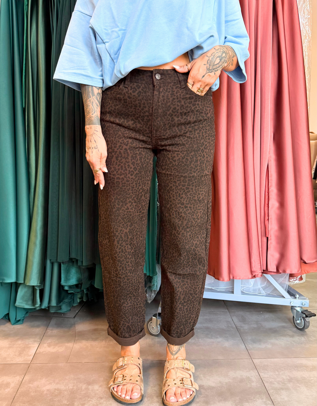 mom jean leo choco | soft denim