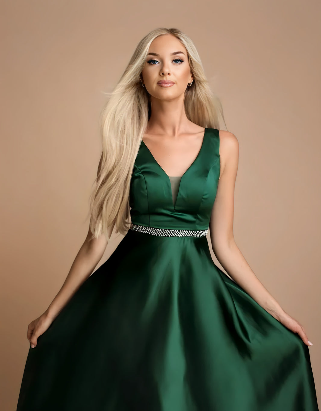 image Satin-Abendkleid in A-Linie mit Mesh-Ausschnitt und Glitzergürtel | Dunkelgrün