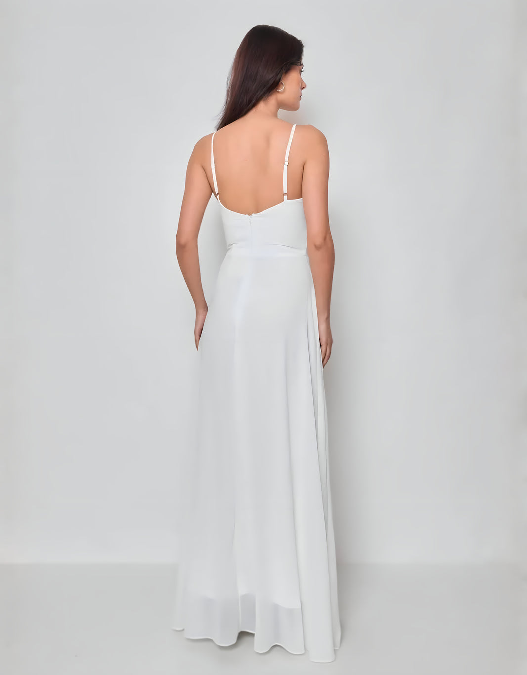 image Fließendes Abendkleid mit Wickeloptik und Taillenband | Weiß
