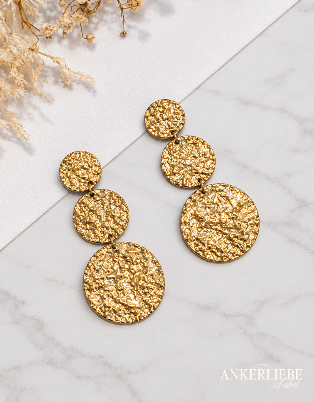 image elegante statement ohrringe mit struktur | gold