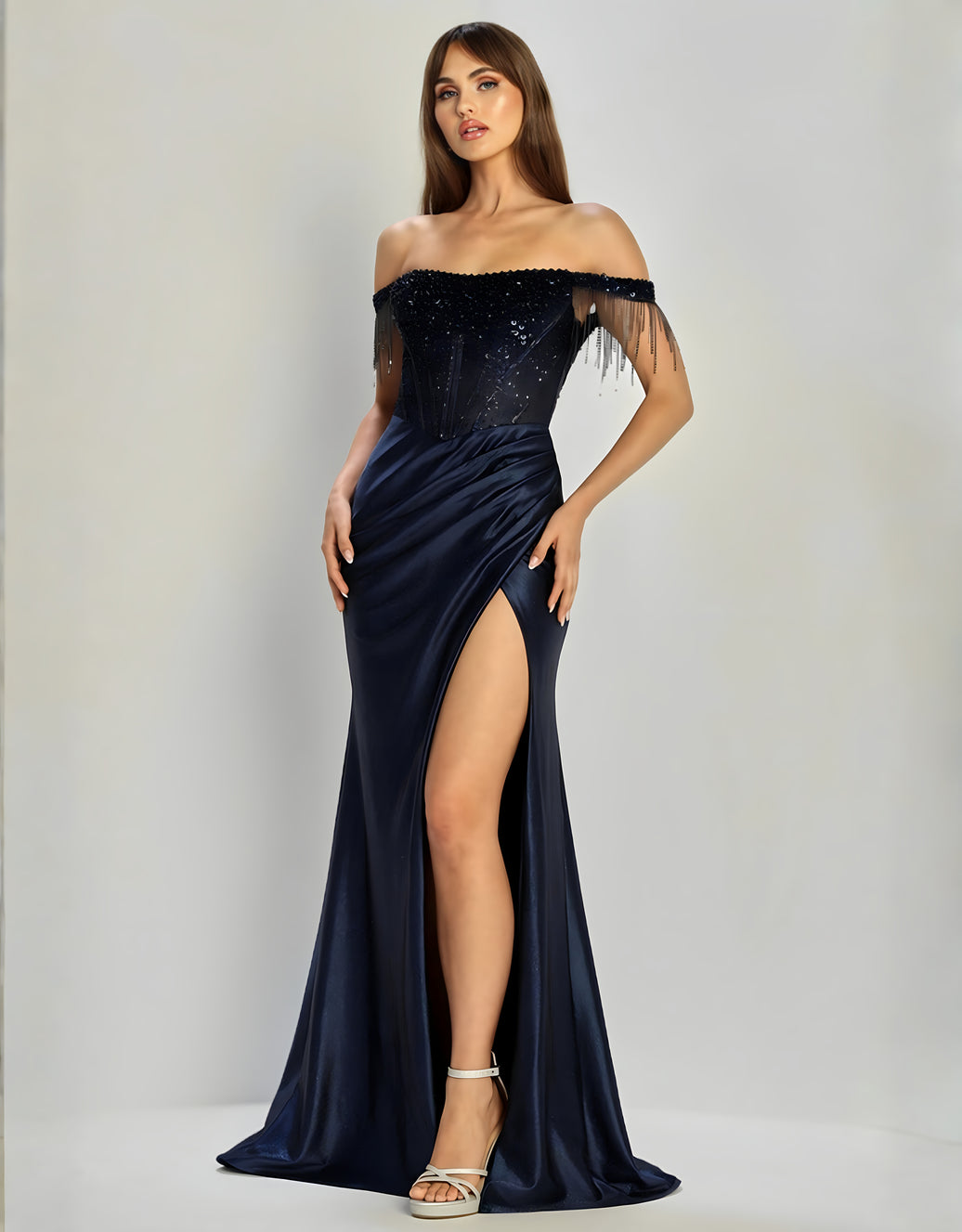 Figurbetontes Off-Shoulder Abendkleid mit Strassdetails & Beinschlitz | Marineblau
