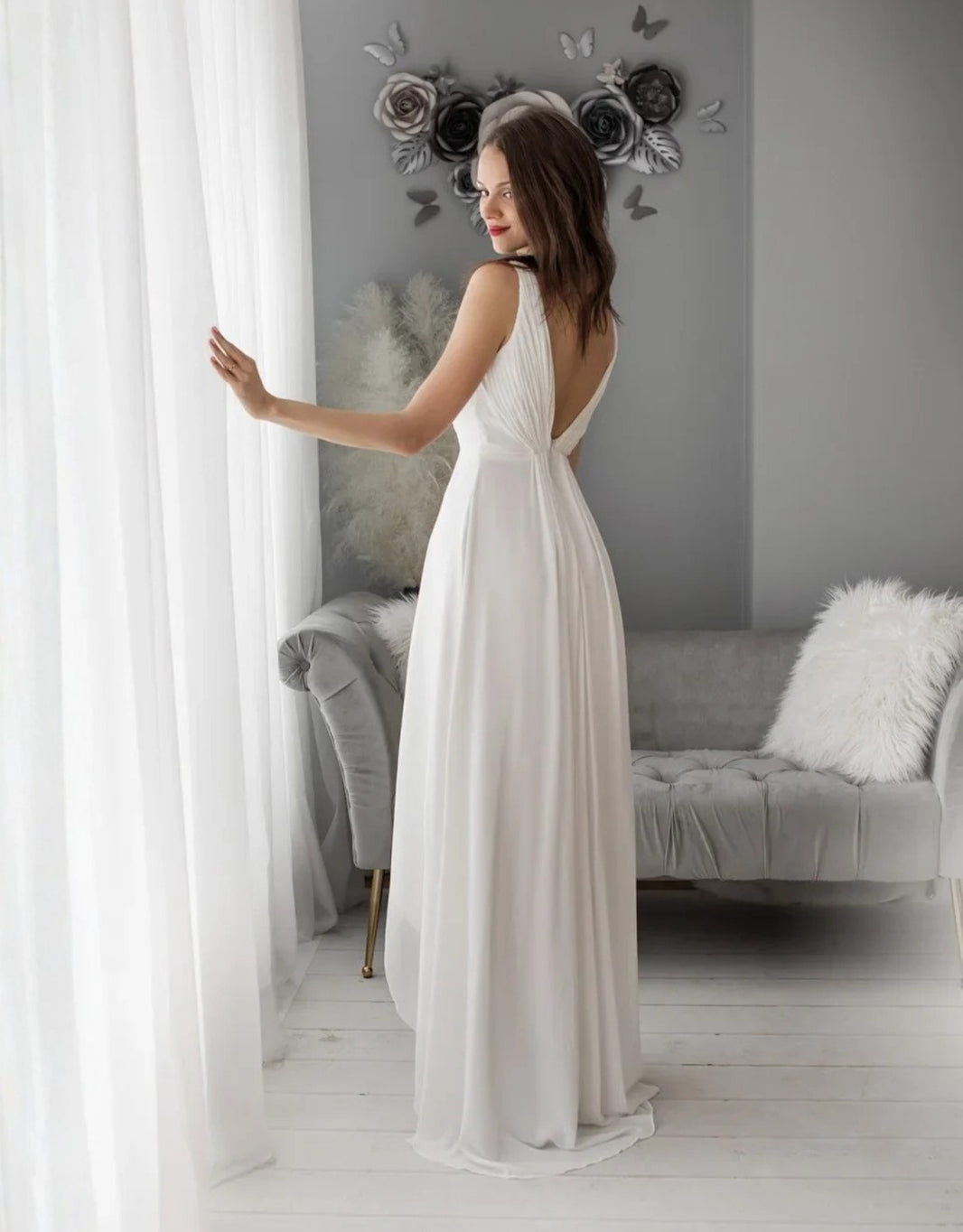 image Fließendes High-Low Abendkleid mit tiefem V-Ausschnitt | Weiß