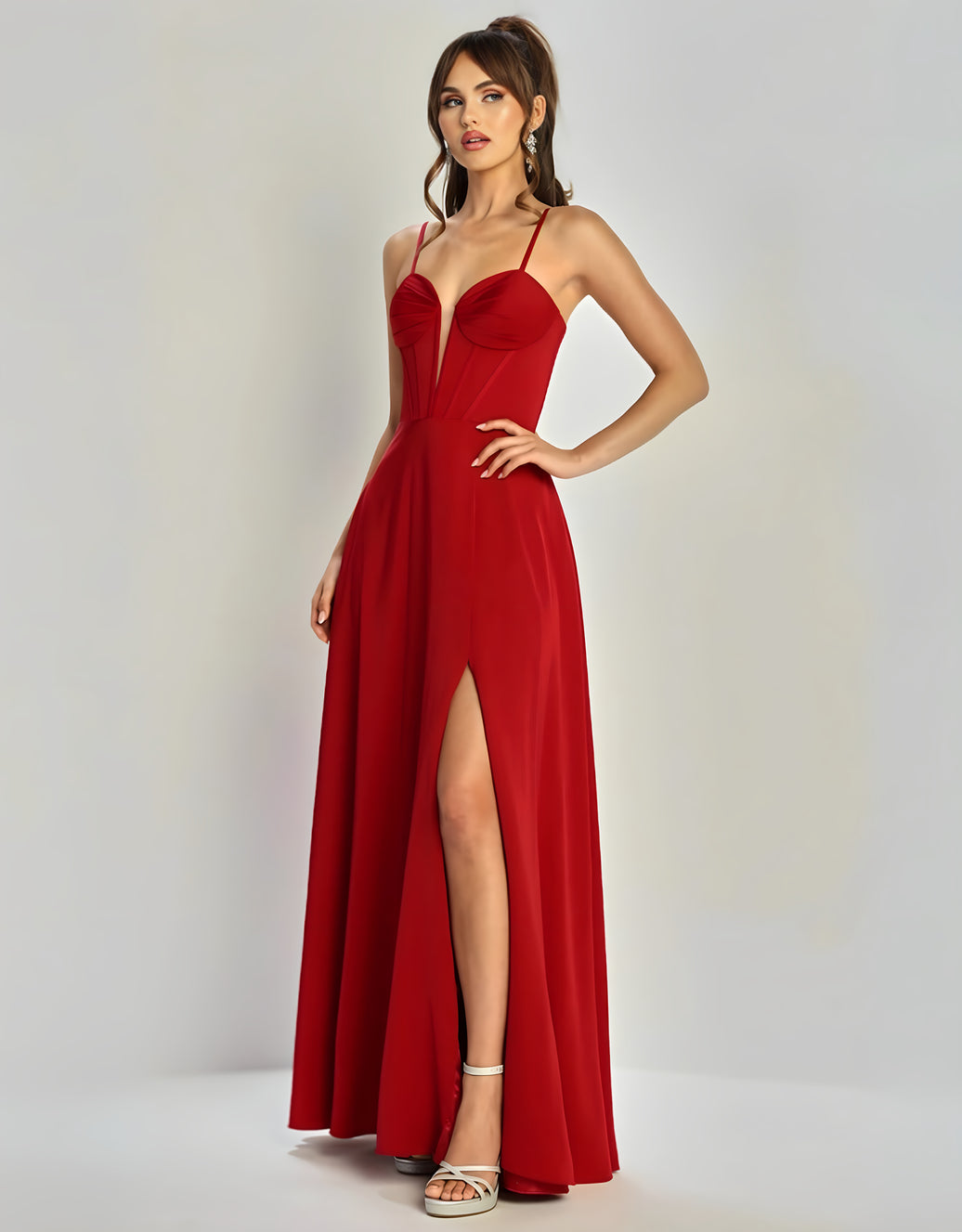 Abendkleid mit Rückenschnürung, Beinschlitz & tiefem V-Ausschnitt | Rot