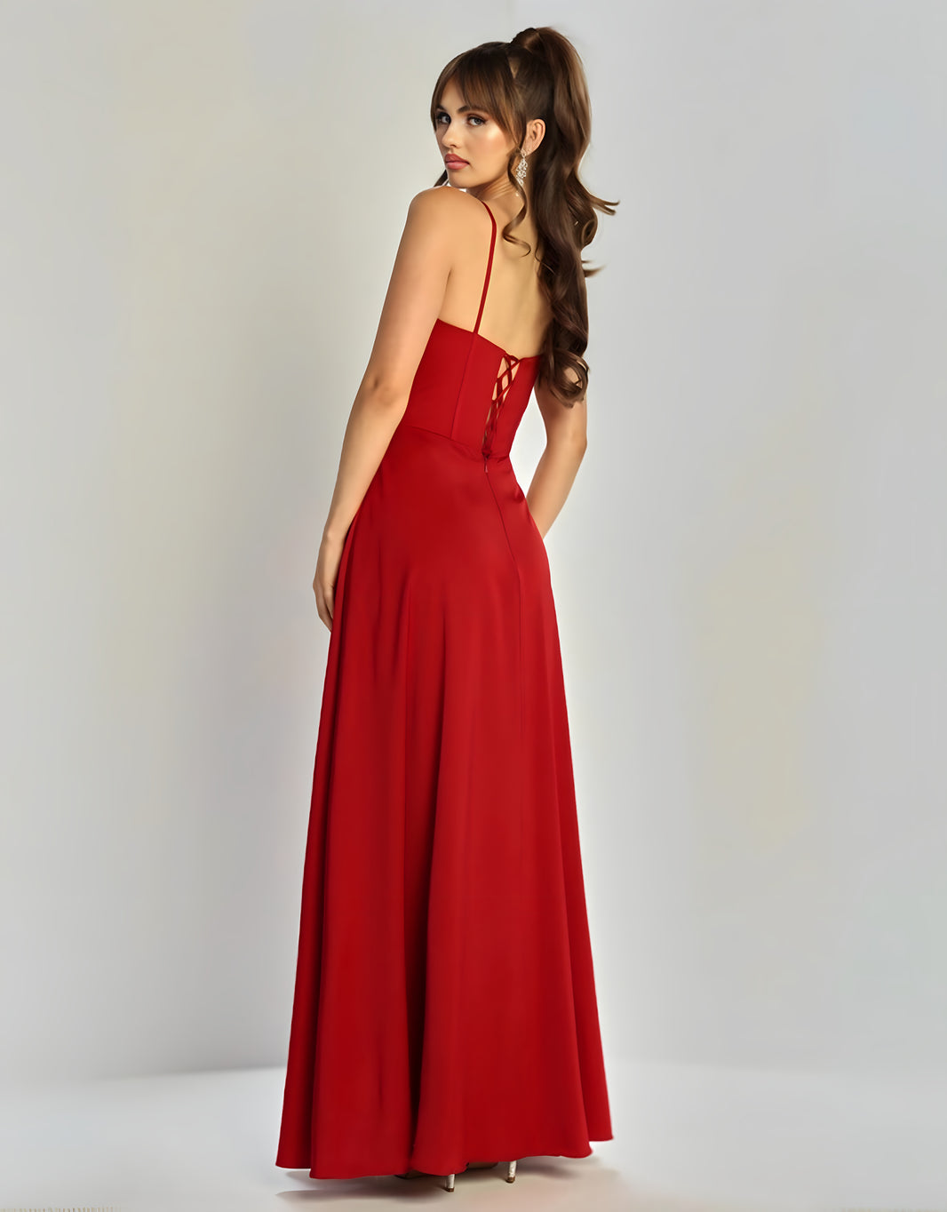 image Abendkleid mit Rückenschnürung, Beinschlitz & tiefem V-Ausschnitt | Rot