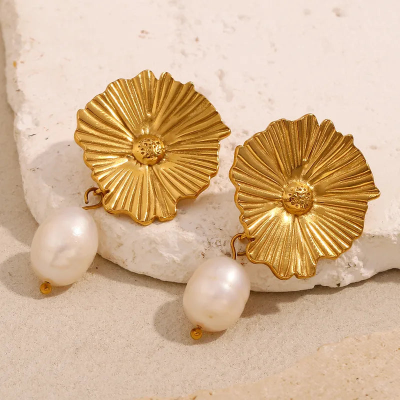 image 1-Paar-Elegant-Klassischer-Stil-Spitze-berzug-Edelstahl-304-18-Karat-Vergoldet-Tropfenohrringe-3