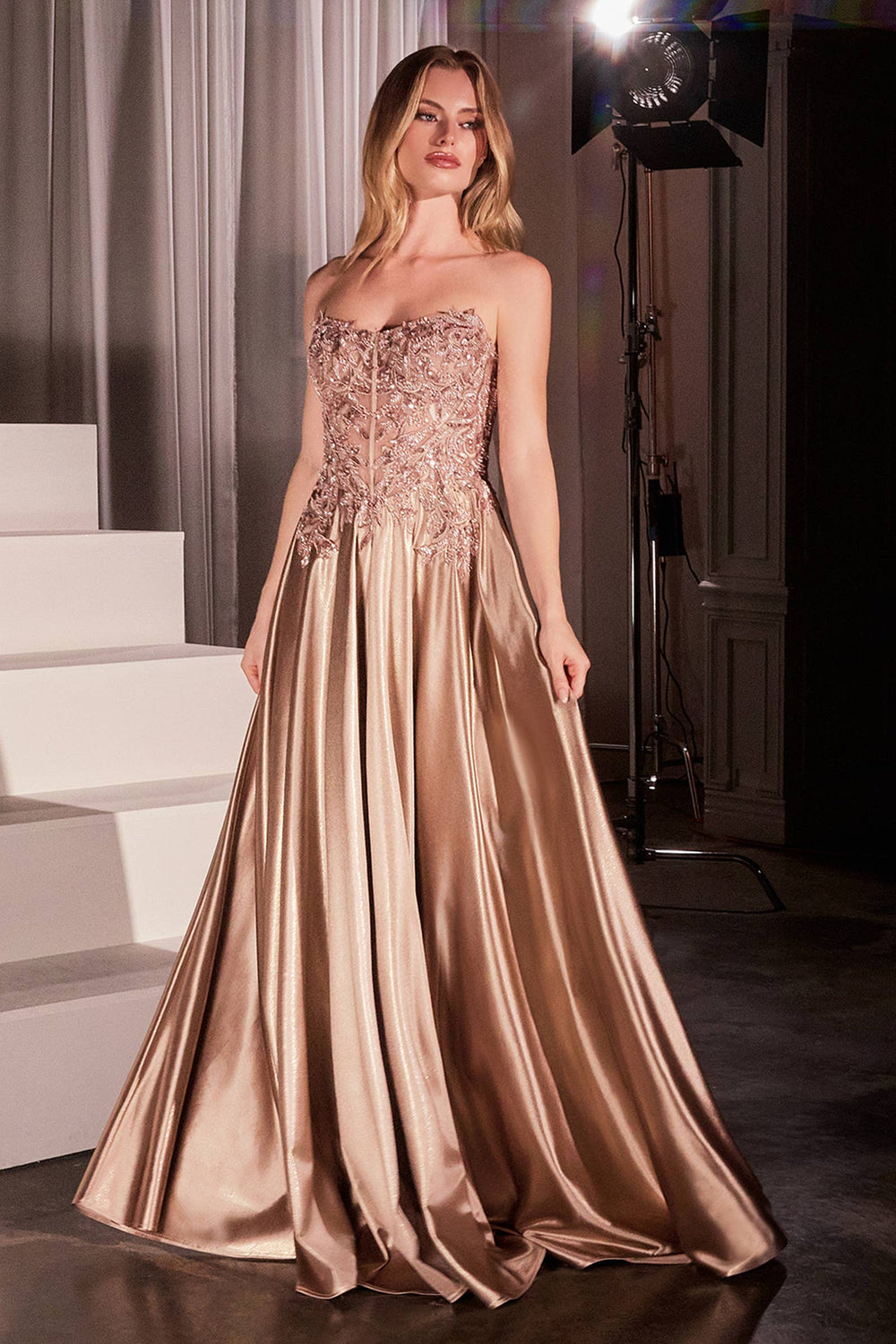 Schulterfreies Spitzen- und Satin-A-Linien-Kleid | Smaragd
