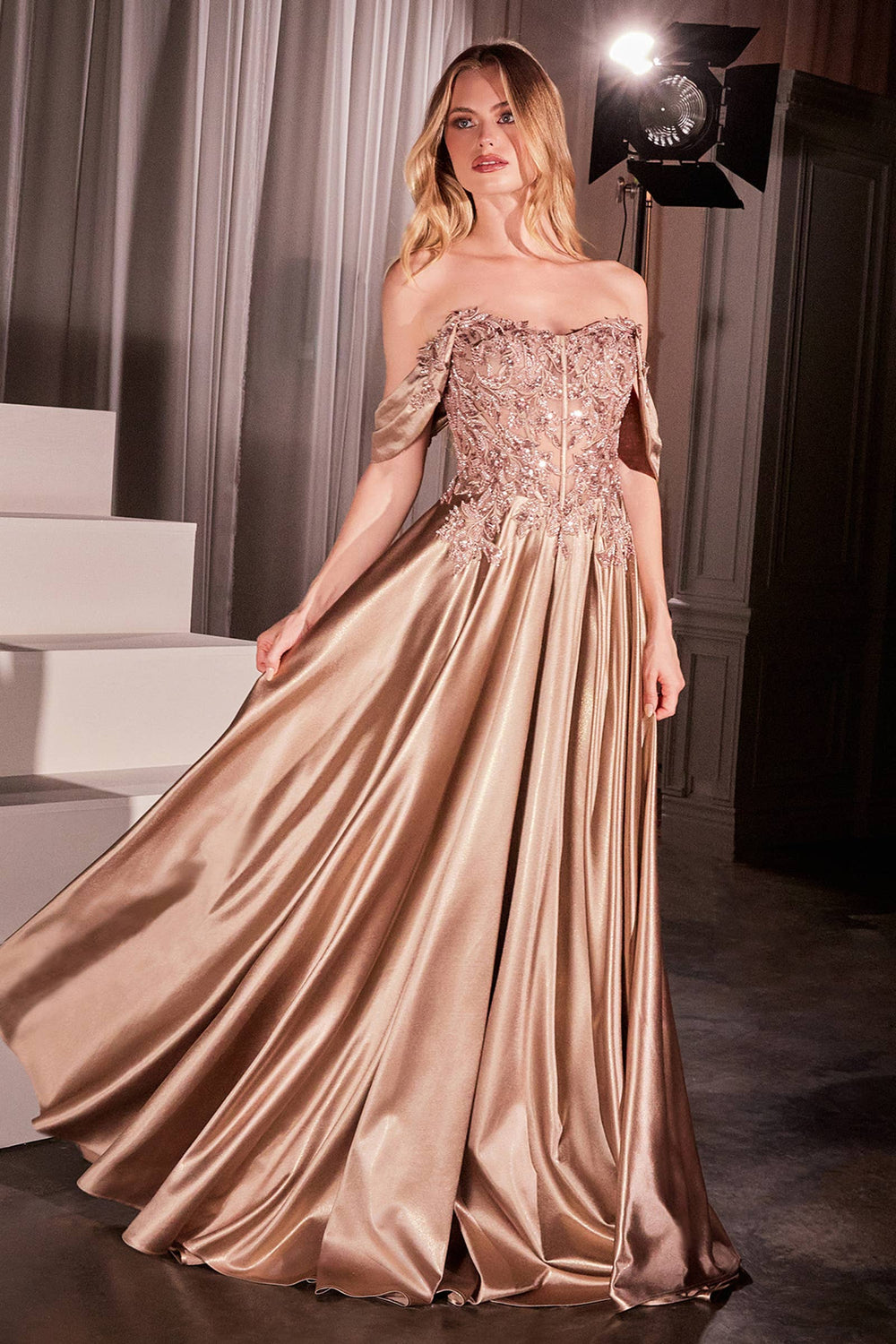 Schulterfreies Spitzen- und Satin-A-Linien-Kleid / Burgund