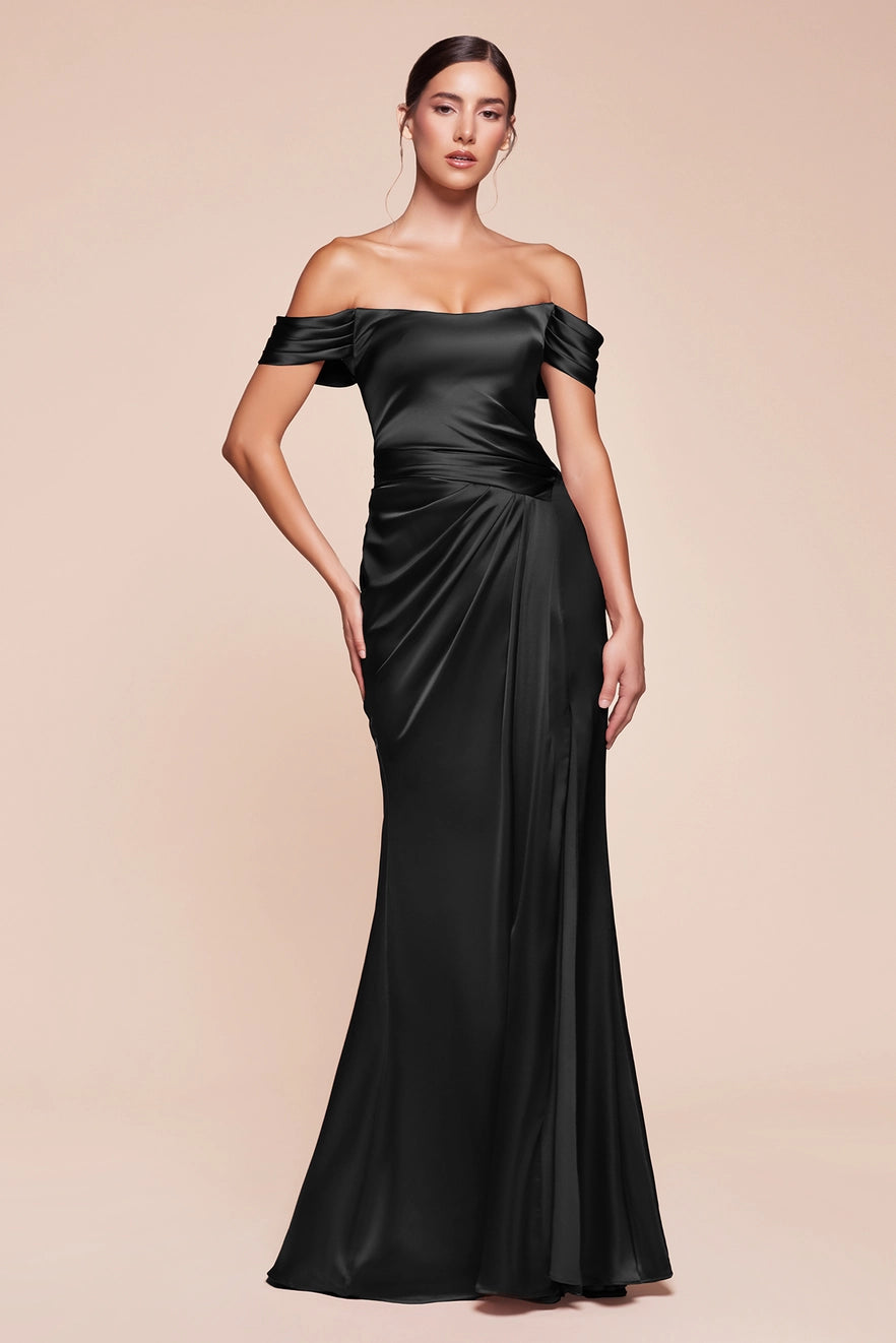 figurbetontes satin-abendkleid mit schulterfreiem herz-Ausschnitt und schnürcorsage | schwarz