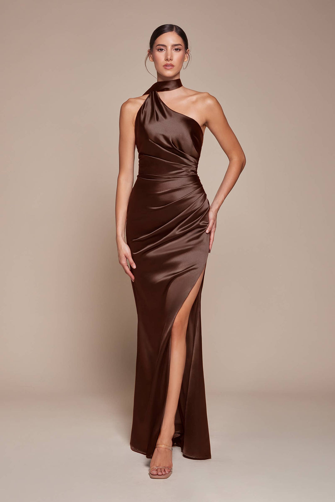 image Elegantes Satin-Kleid mit Ein-Schulter-Design und figurbetonter Passform