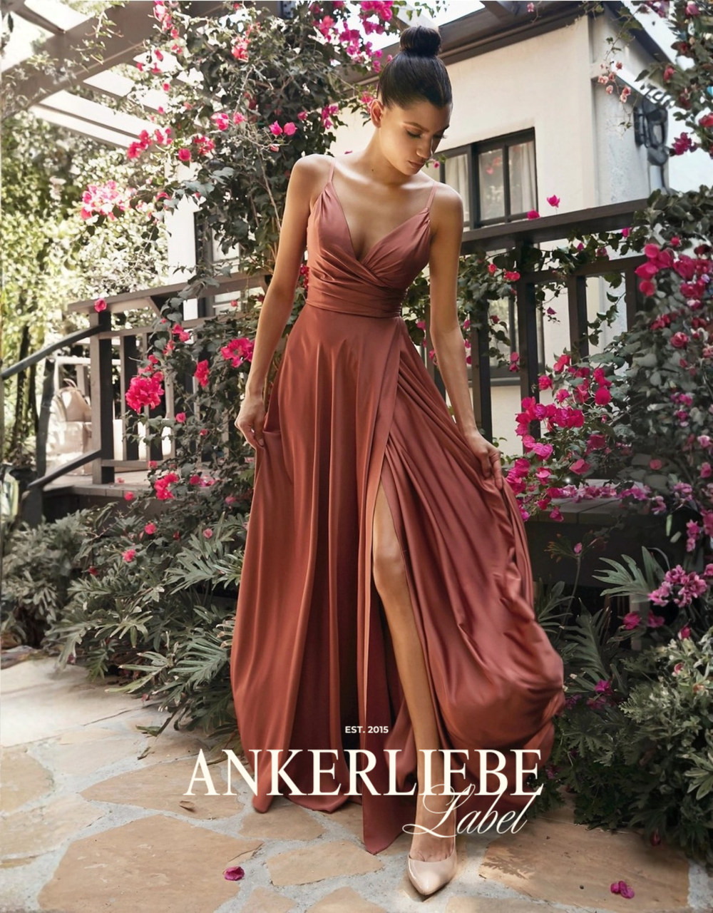 abendkleid in a-linie mit wickeloptik, v-ausschnitt und hohem beinschlitz | sienna