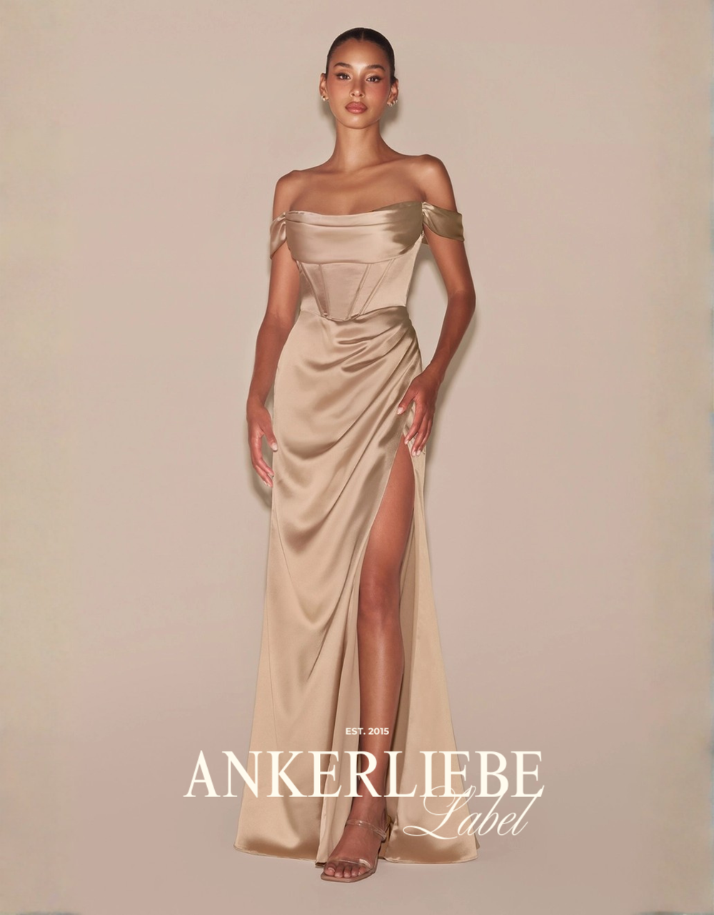 corsagenkleid mit carmenausschnitt und hohem beinschlitz | champagner