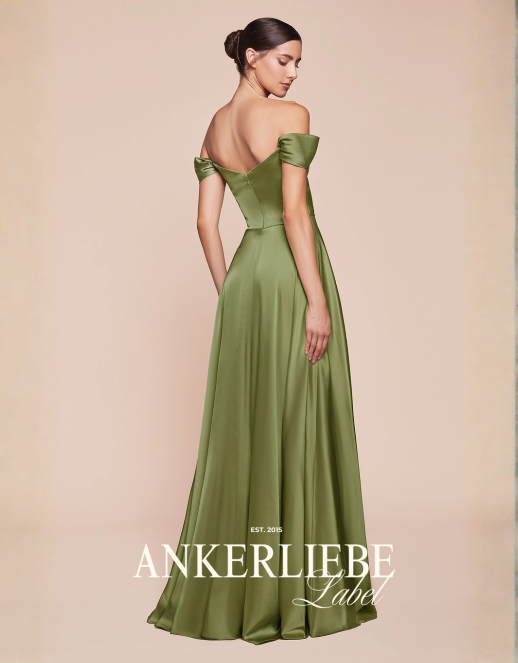 image elegantes a-linien-abendkleid mit wickeloptik, herzausschnitt & carmen-trägern | moosgrün