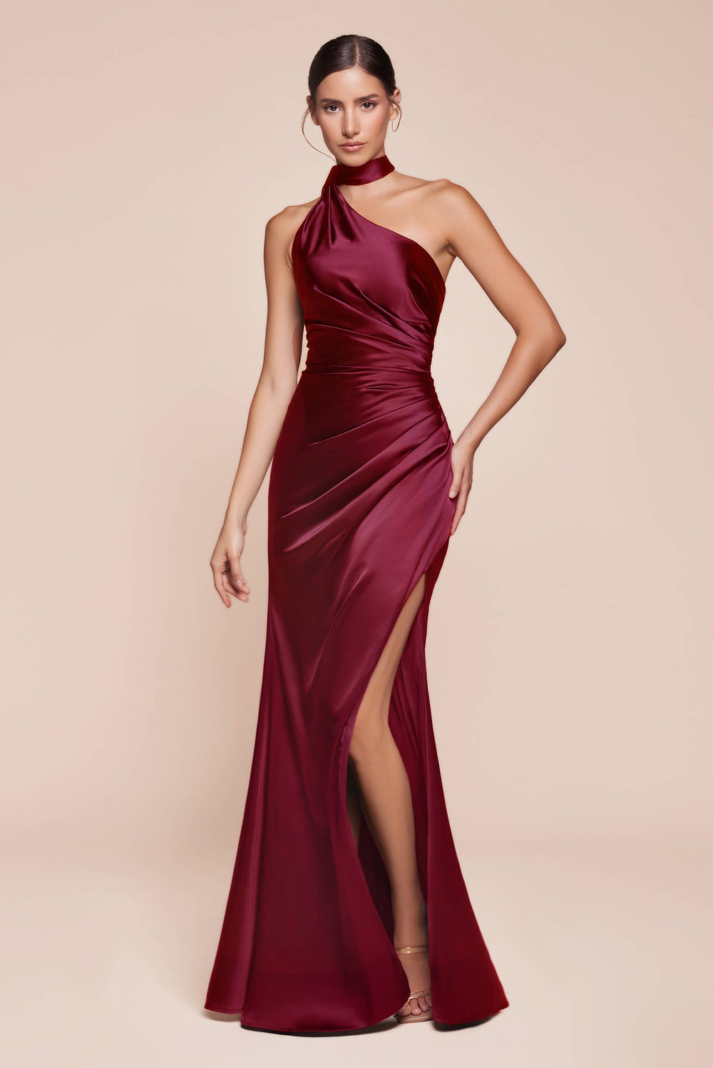 Elegantes Satin-Kleid mit Ein-Schulter-Design und figurbetonter Passform