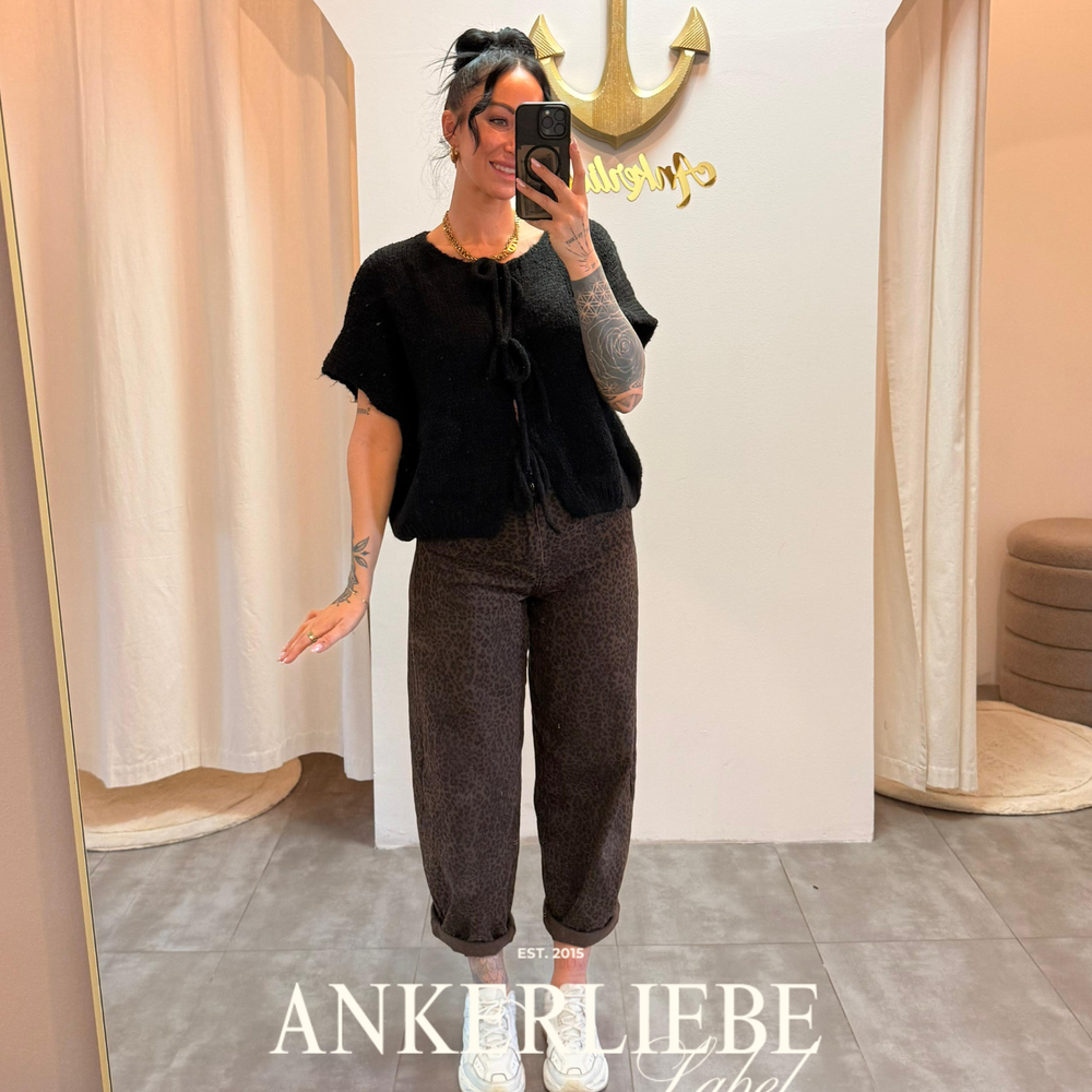 leah bow | black vest