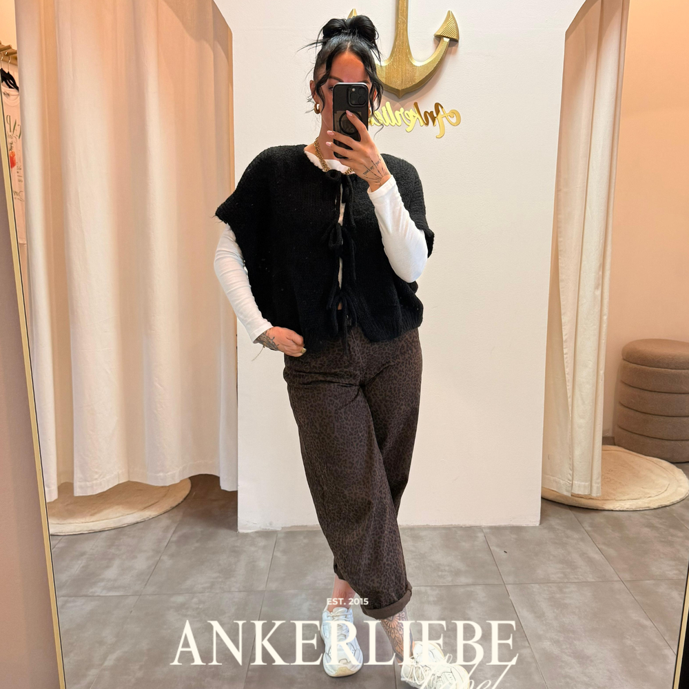 leah bow | black vest