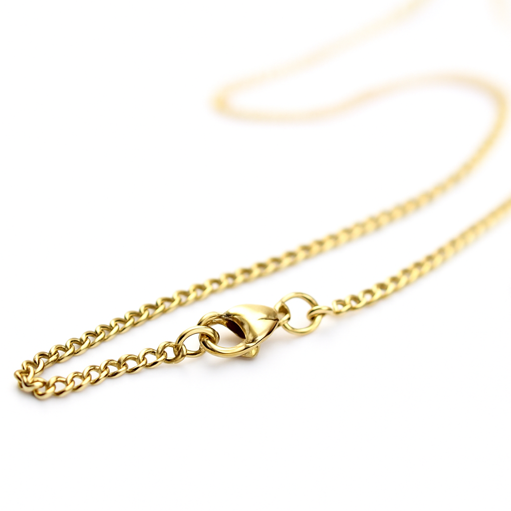 Goldfarbene Edelstahlkette mit feinem Glieddesign, ideal für Charms und Layering, gezeigt auf weißem Hintergrund