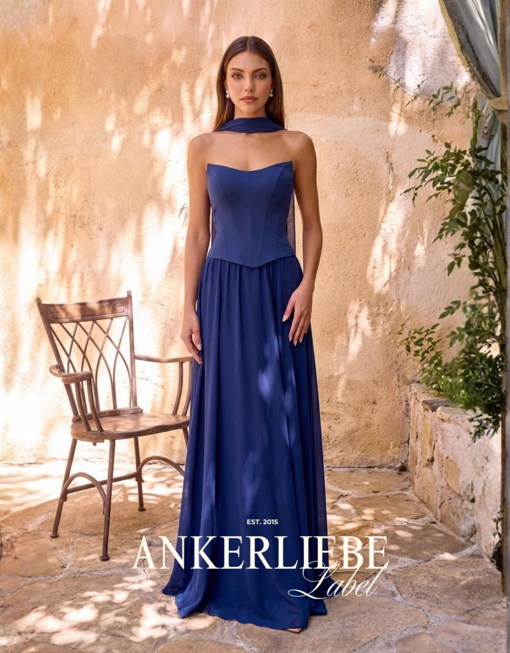 abendkleid mit corsagenoberteil, rückenschnürung & fließendem rock | navy