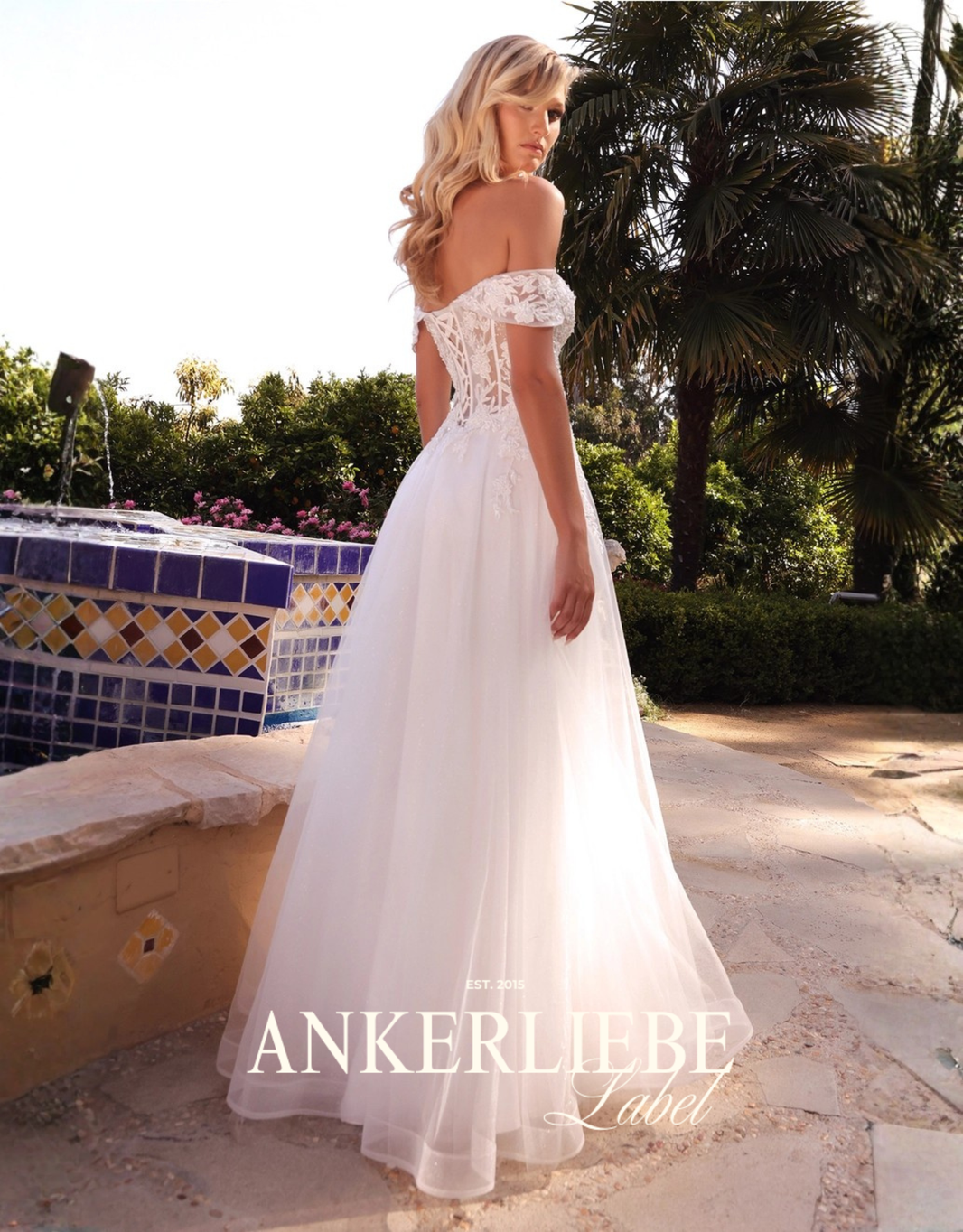 image tüll-brautkleid mit corsage, spitzenapplikationen und schulterfreiem ausschnitt | off white