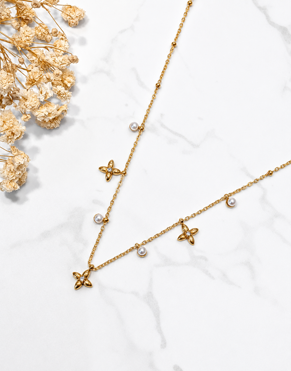 halskette mit blüten und perlen |gold