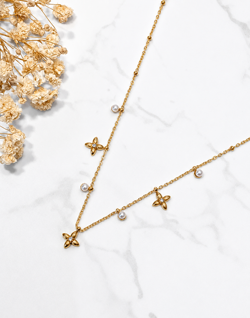 halskette mit blüten und perlen |gold