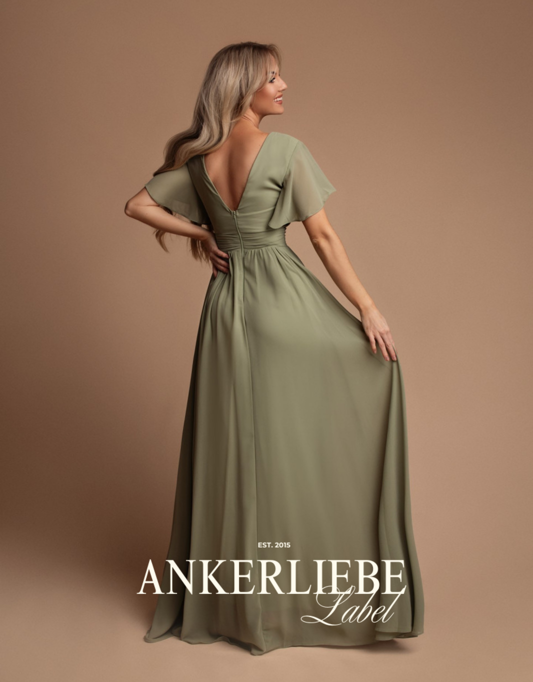 image fließendes abendkleid mit v-ausschnitt und locker fallenden ärmeln | salbei