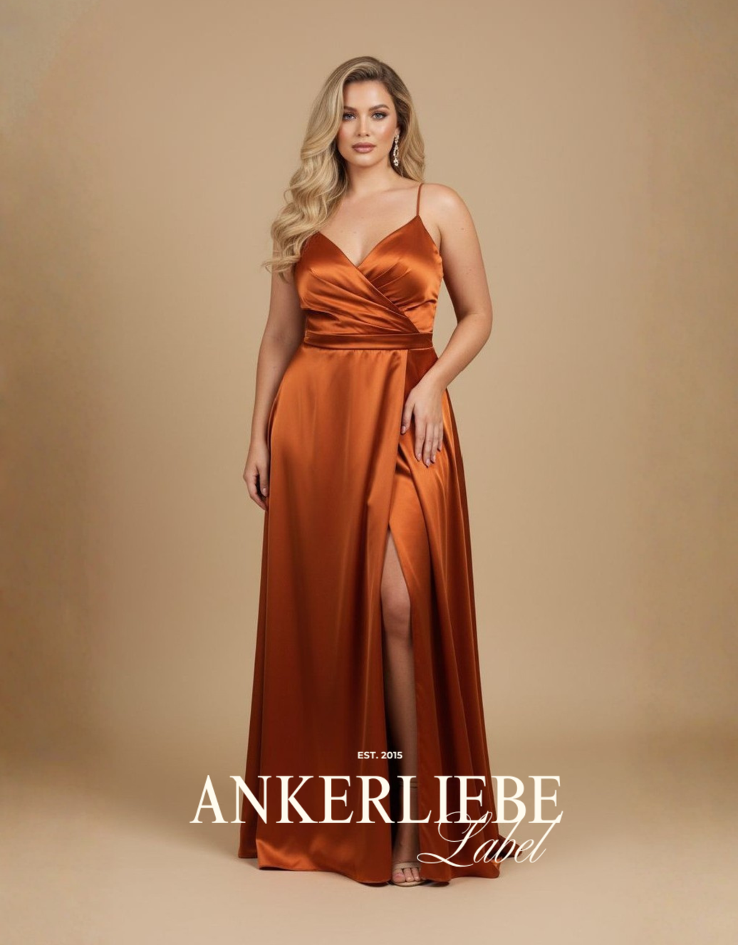 abendkleid mit v-ausschnitt, beinschlitz und rückenschnürung | rost - QS