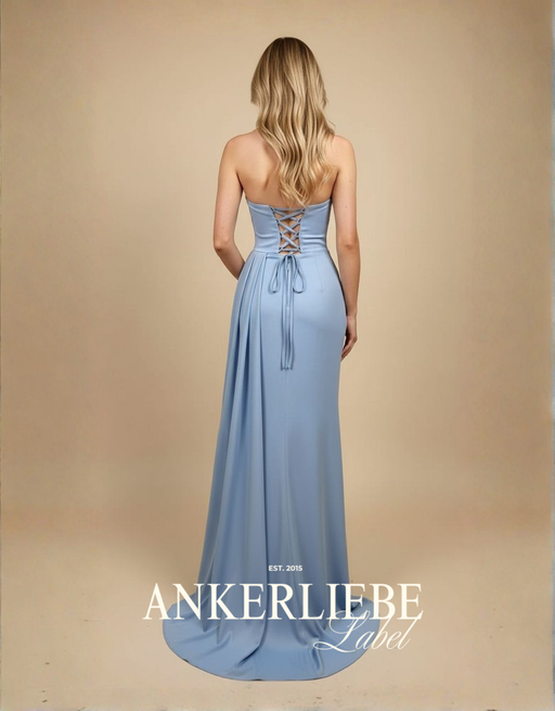 figurbetontes abendkleid mit transparenter corsage und rückenschnürung | eisblau