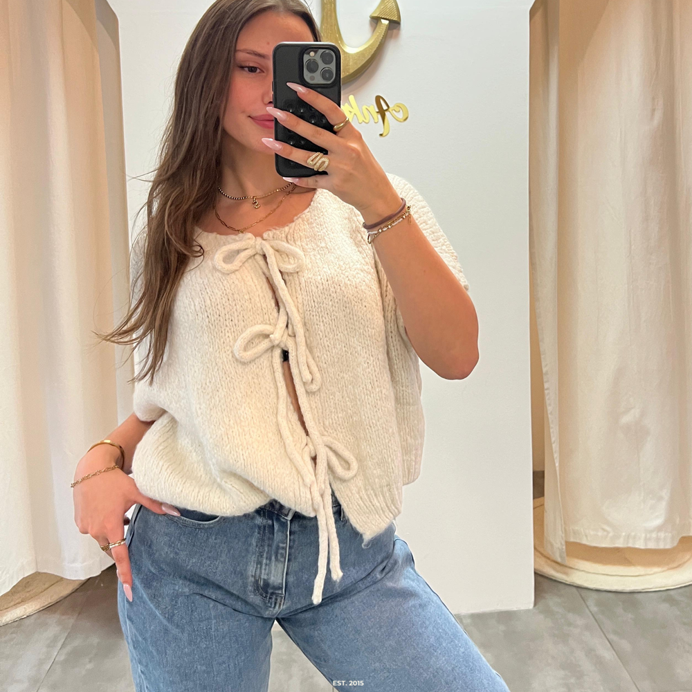 leah bow | beige vest