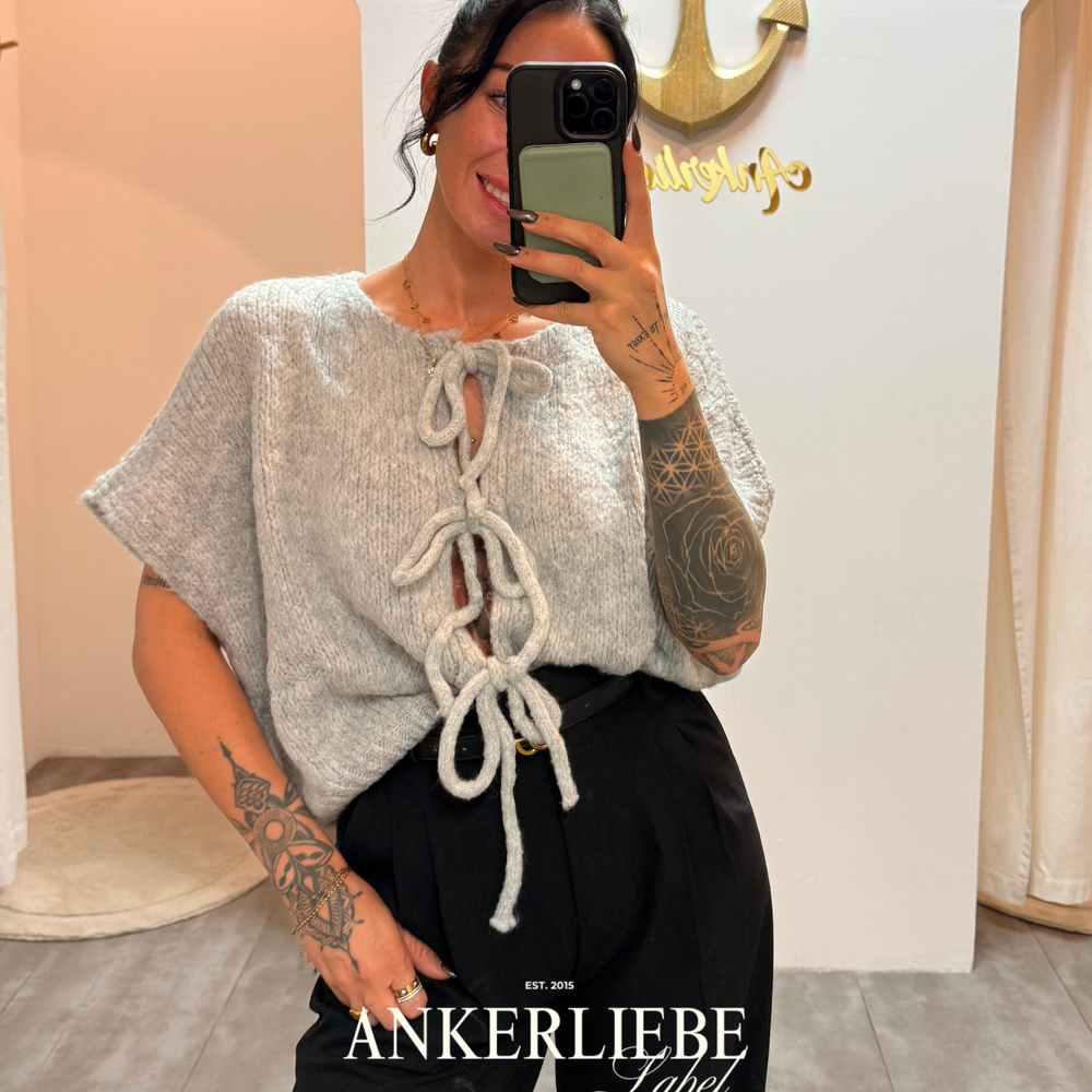 leah bow | grey vest