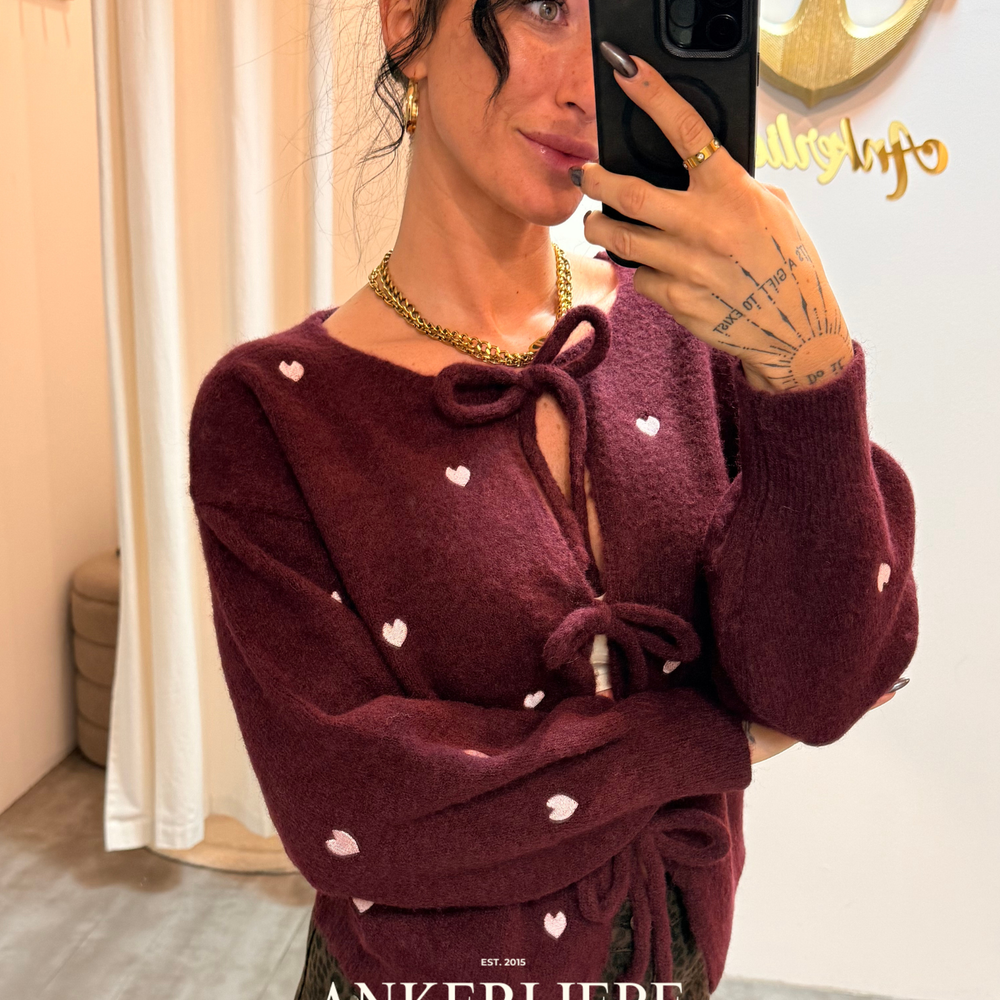 amora | cardigan wine