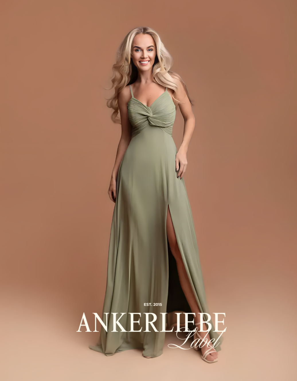 abendkleid mit spaghettiträgern, drappiertem oberteil und beinschlitz | salbei
