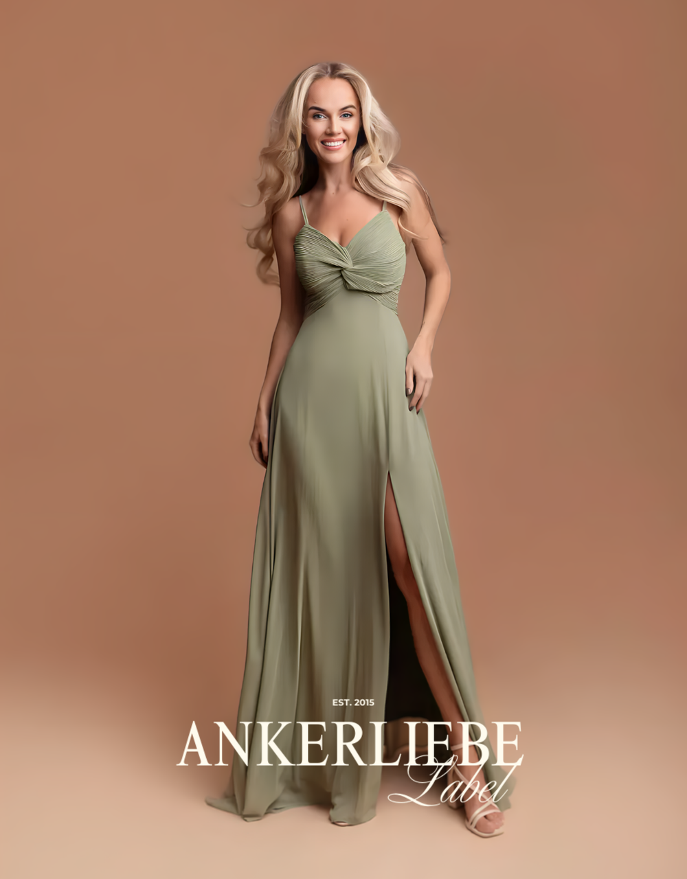 abendkleid mit spaghettiträgern, drappiertem oberteil und beinschlitz | salbei