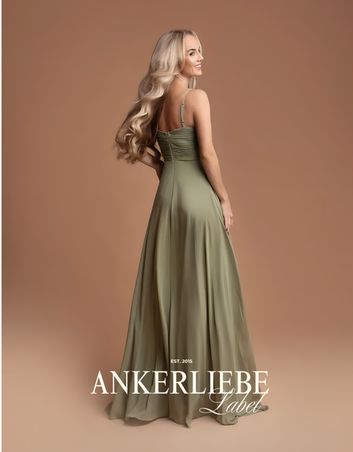 abendkleid mit spaghettiträgern, drappiertem oberteil und beinschlitz | salbei